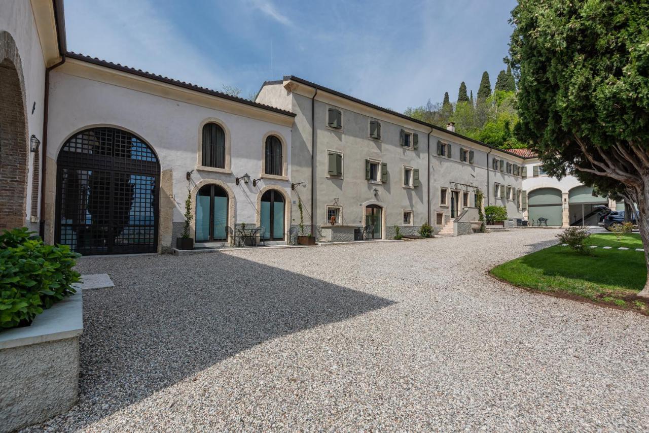 Отель Relais Le Coste Lavagno Экстерьер фото