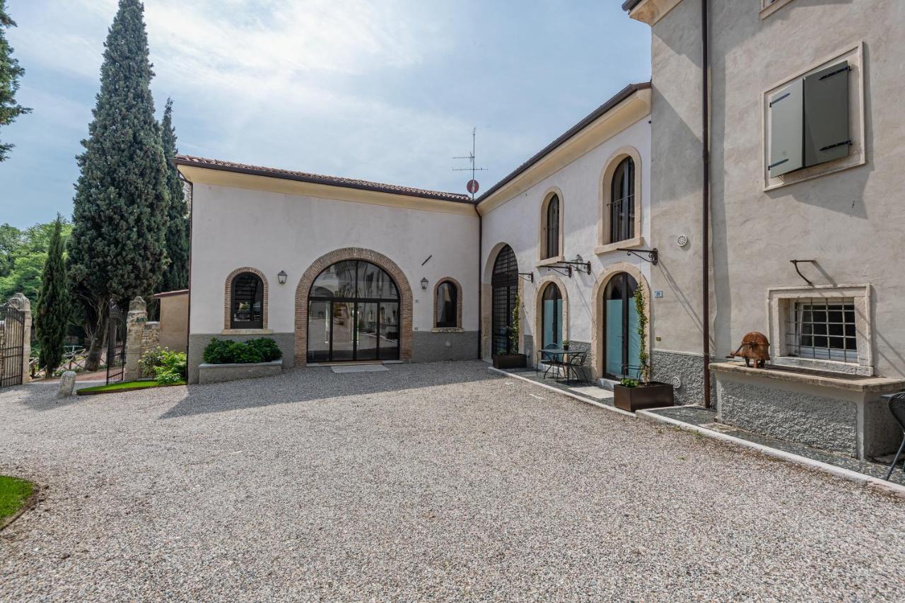 Отель Relais Le Coste Lavagno Экстерьер фото